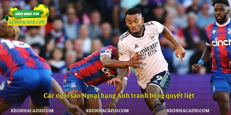 Các ngôi sao Ngoại hạng Anh tranh bóng quyết liệt