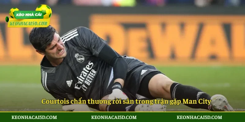 Courtois chấn thương rời sân trong trận gặp Man City