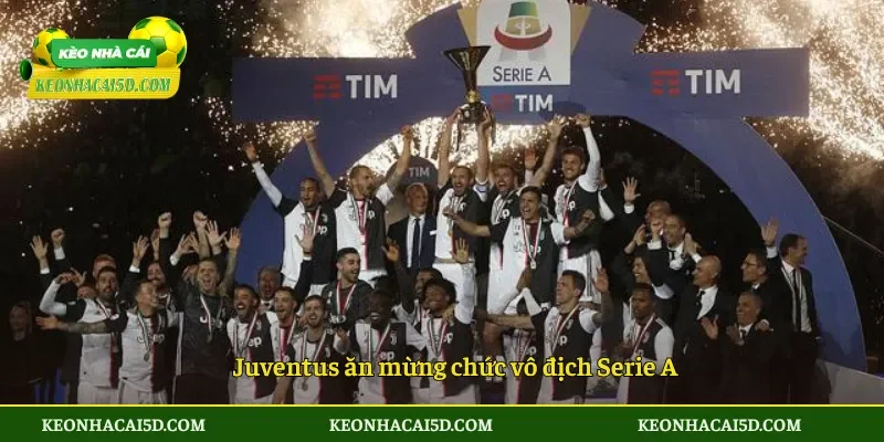 Juventus ăn mừng chức vô địch Serie A